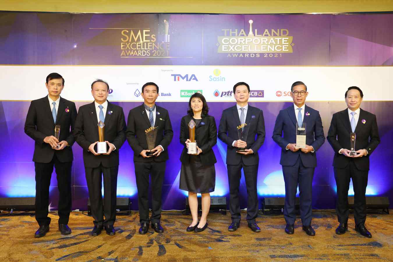 ธนาคารกรุงเทพ รับรางวัลดีเด่นความเป็นเลิศด้านนวัตกรรมฯ ลูกค้าธุรกิจ SME รับ 3 รางวัลบริหารจัดการเป็นเลิศ ในงานประกาศผลรางวัลพระราชทาน Thailand Corporate Excellence Awards 2021 และ SMEs Excellence Awards 2021